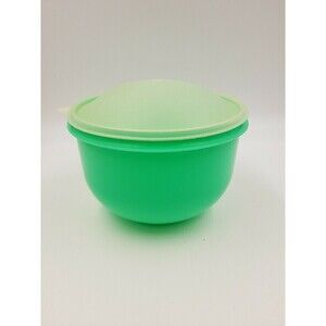 Jadeite Tupperware Lettuce Crisper Keeper 1424-2 with domed Lid 1425-2